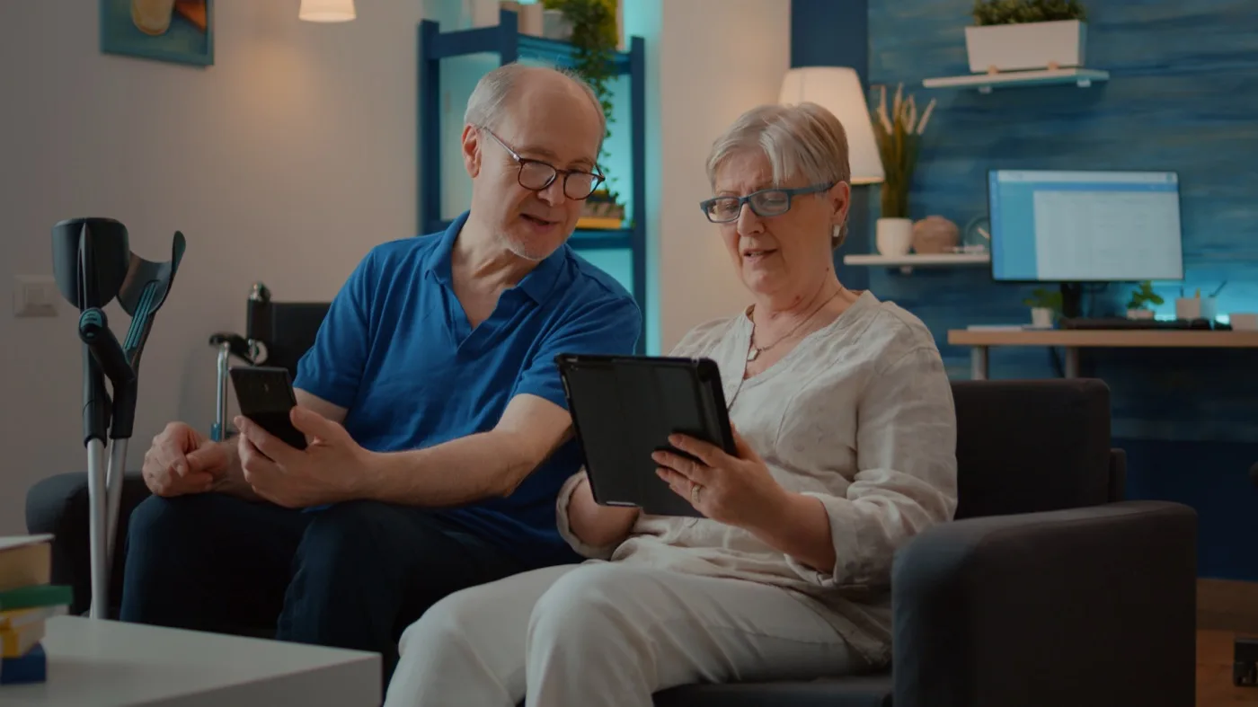 Managing Your Parents' Cluttered Inbox: A Practical Tech Support Guide